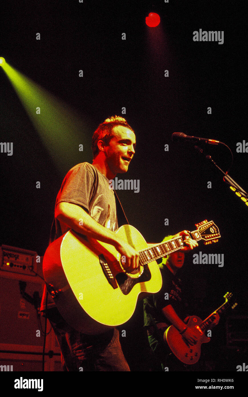 Fran Healey lead singer of the band Travis performing at the Kentish Town Forum on 16th September 2001, London, England, united Kingdom. Stock Photo
