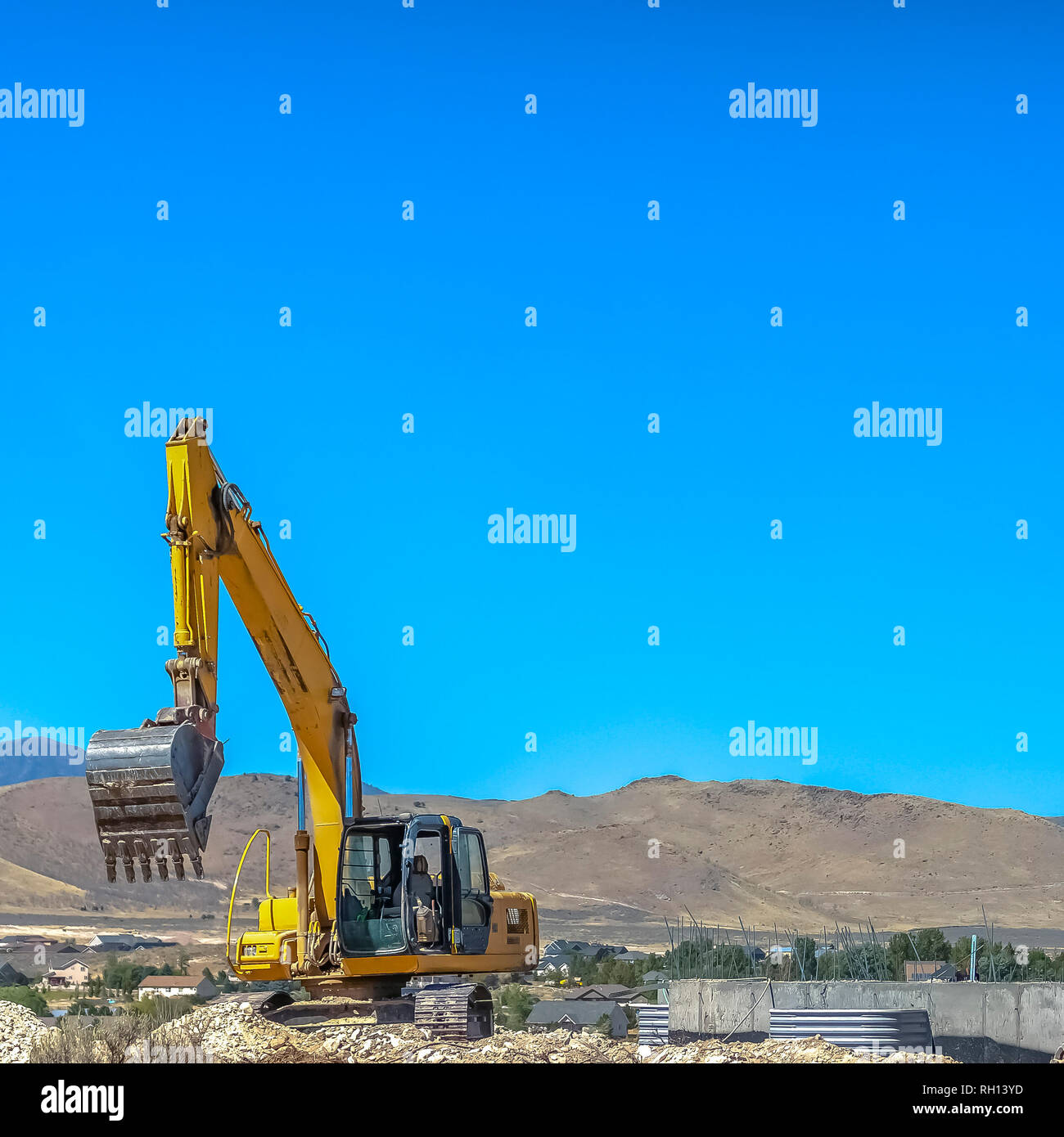 Excavator on a development site in Eagle Mountain Stock Photo - Alamy