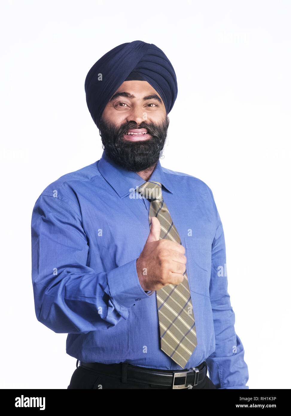 PORTRAIT OF A SIKH SARDAR MAN FLASHING A VICTORY SIGN, THUMBS UP Stock Photo