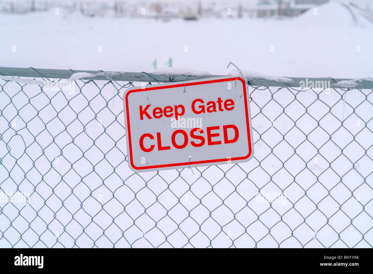 Keep Gate Closed sign on a wire fence against snow Stock Photo Alamy