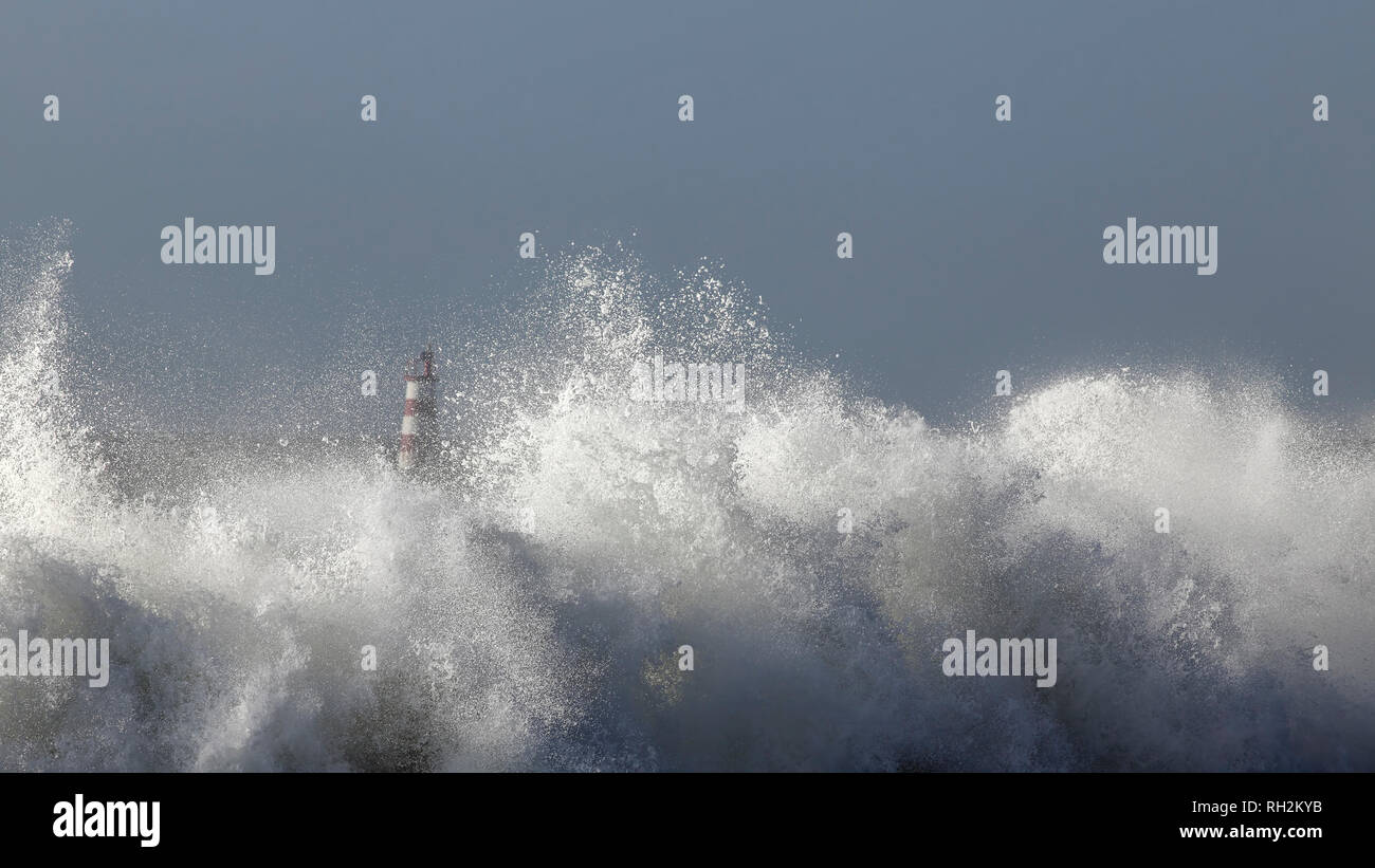 Big wave sea hi-res stock photography and images - Alamy