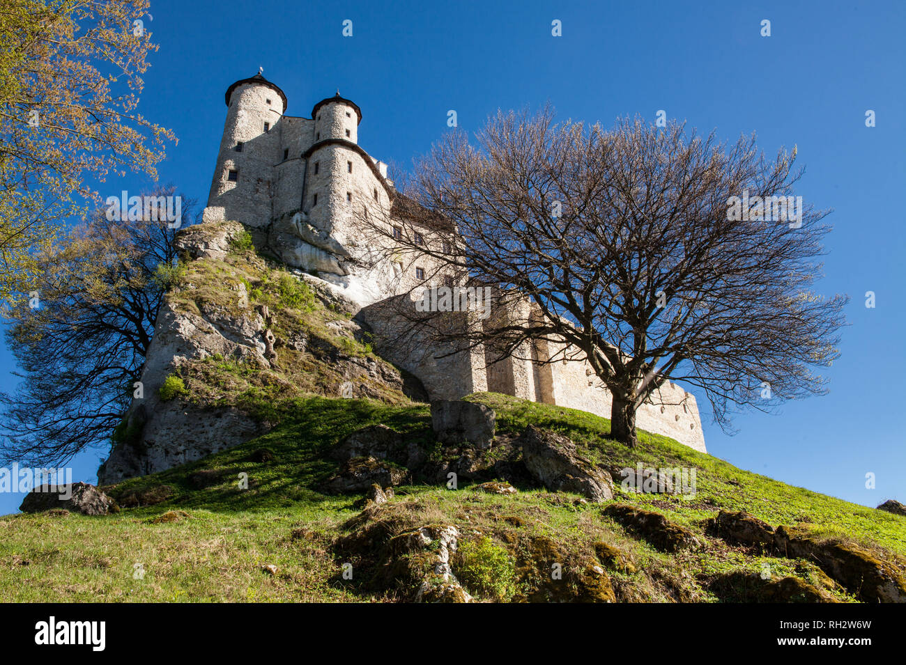 Ruins of a Gothic castle and hotel in Bobolice, Poland. Castle in the village of Bobolice, Jura Krakowsko-Czestochowska. The Trail of the Eagle's Nest Stock Photo