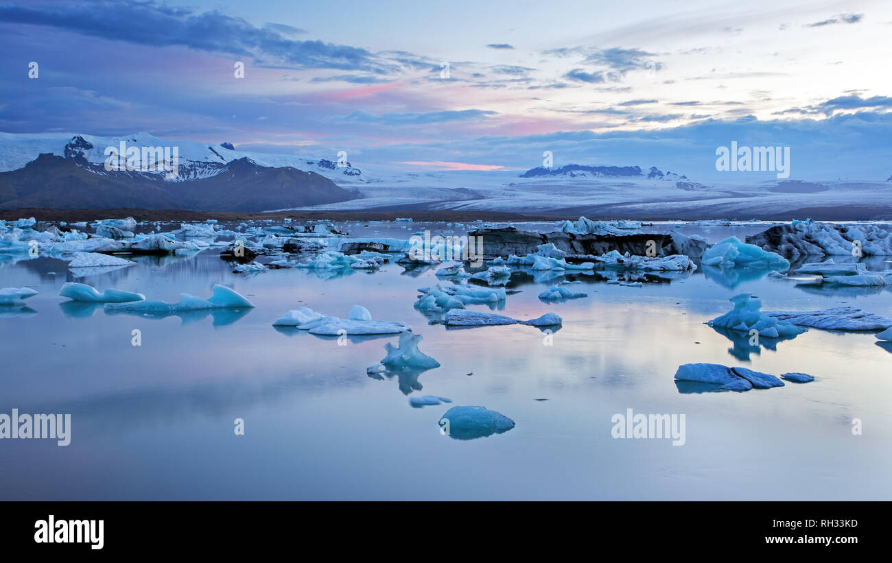Ice floating in water hires stock photography and images Alamy