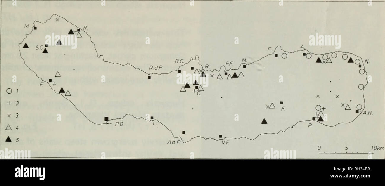 . The British fern gazette. Ferns. WILMANNS &amp; RASBACH : PTE R I DOPH YTES OF SAO MIGUEL 319. FIGURE 5: Distribution map: 1 = Asplenium hemionitis; 2 = Christella dentata; 3 = Pteris serrulata; 4 = Diplazium caudatum; 5 = Lunathyrium japonicum. Please note that these images are extracted from scanned page images that may have been digitally enhanced for readability - coloration and appearance of these illustrations may not perfectly resemble the original work.. British Pteridological Society. [s. l. ] British Pteridological Society Stock Photo