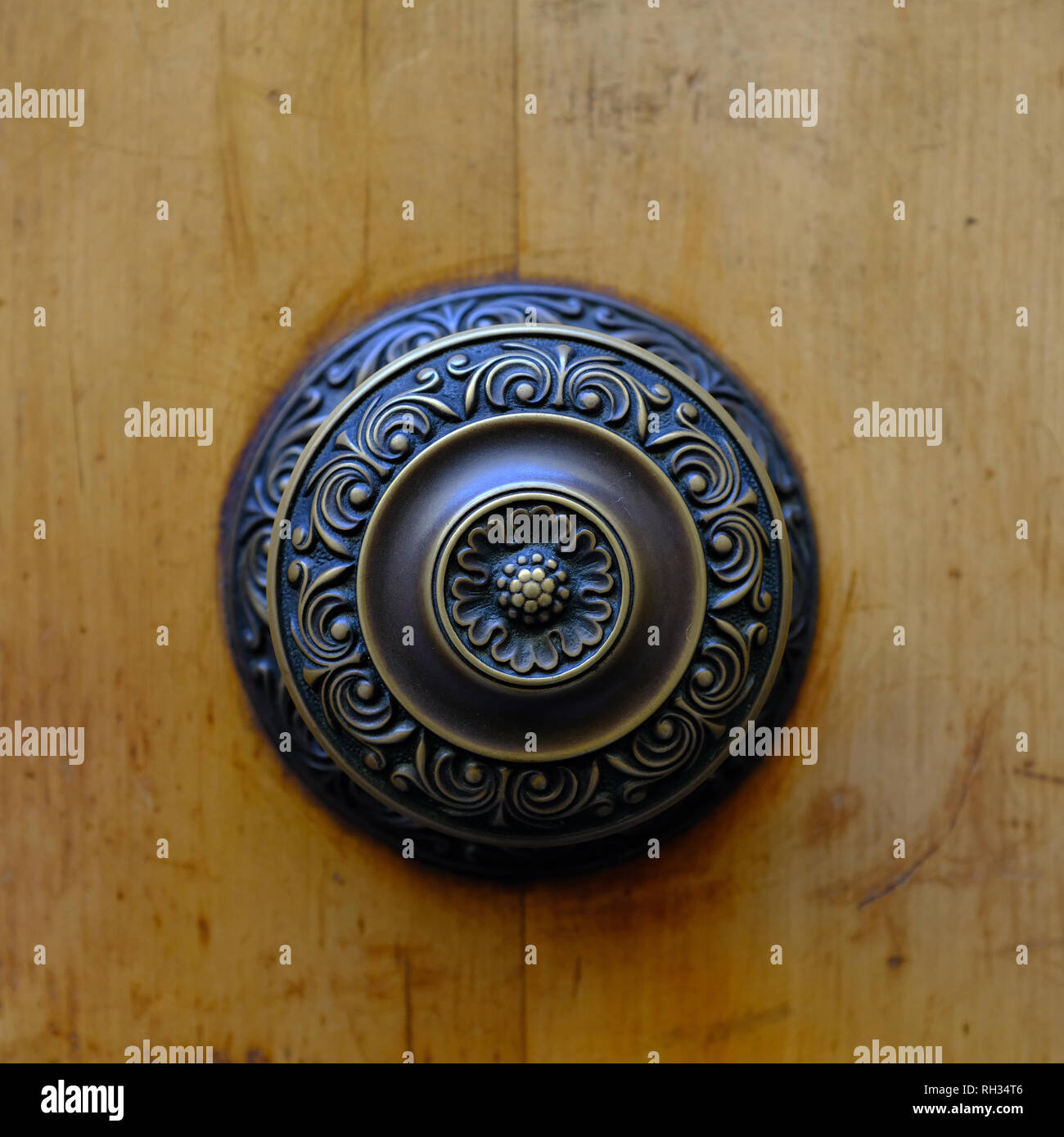 Ornate Vintage Circular Rose Decorative Door Knob With On Pale