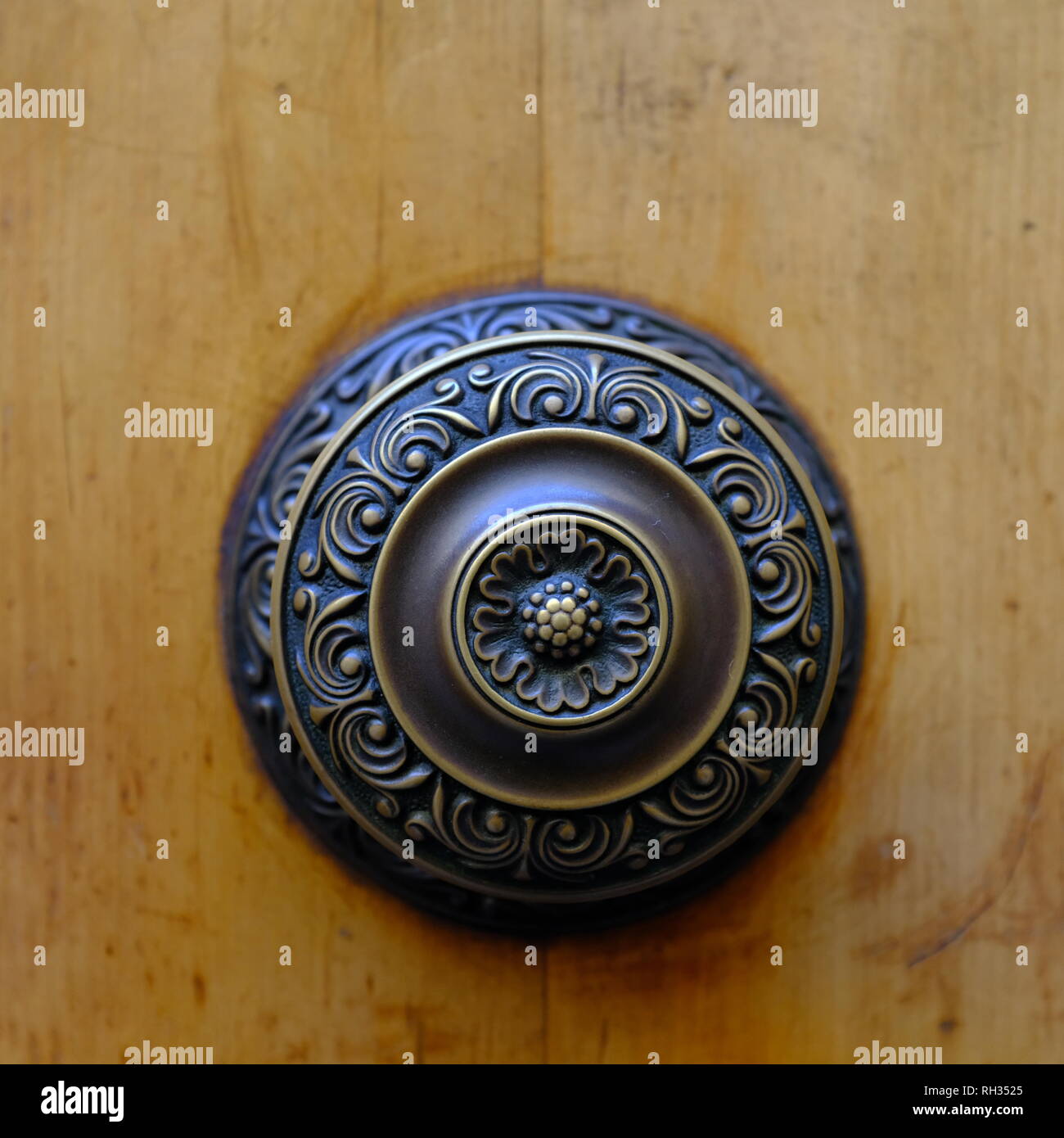 Ornate Vintage Circular Rose Decorative Door Knob With On Pale