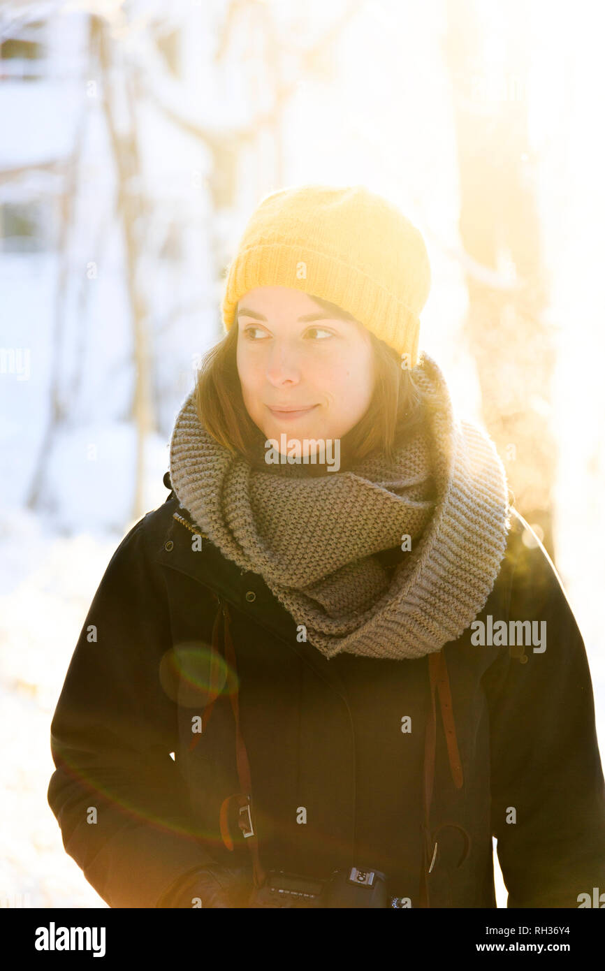 Young woman woolly hat hi-res stock photography and images - Alamy