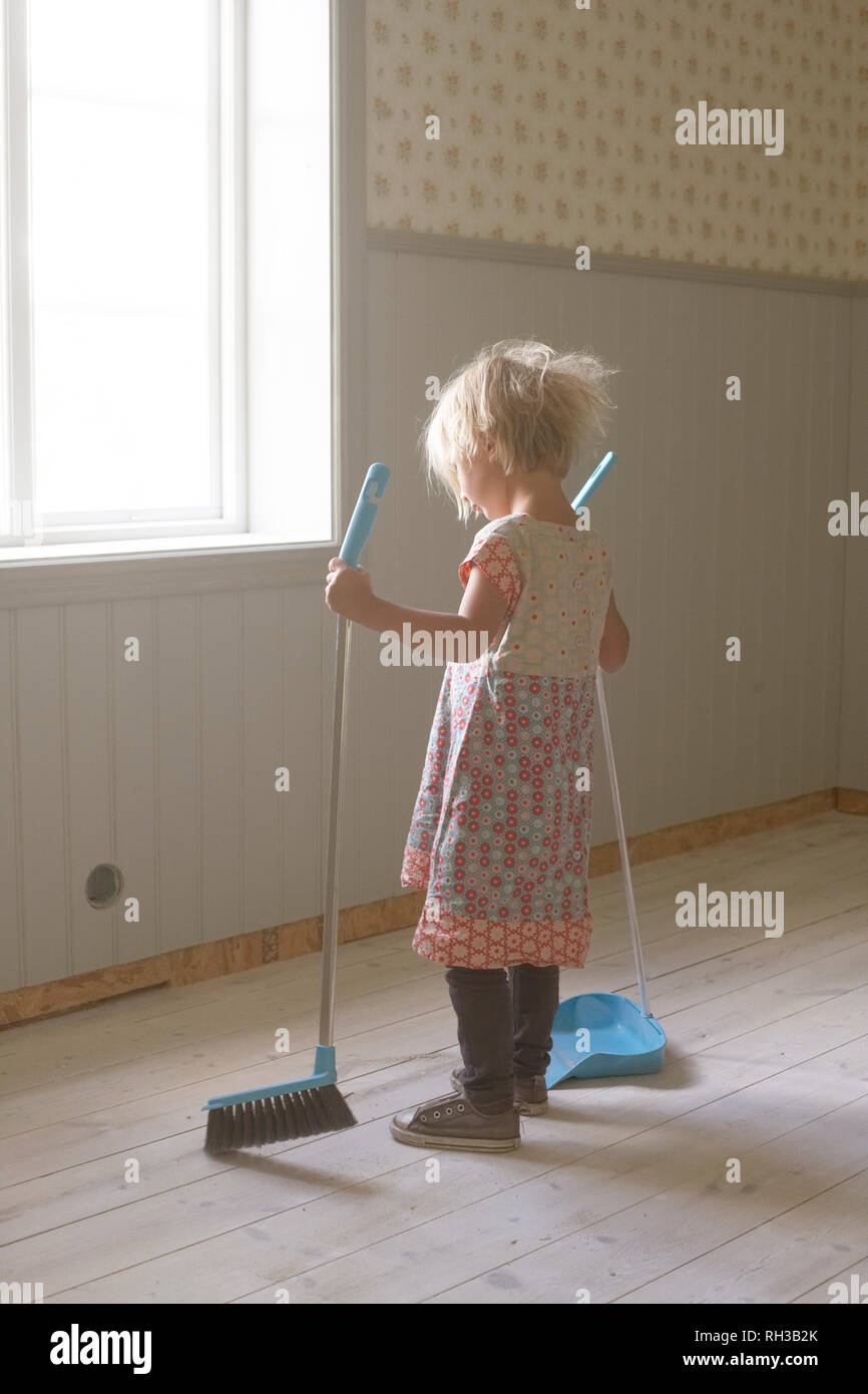Girl sweeping hires stock photography and images Alamy