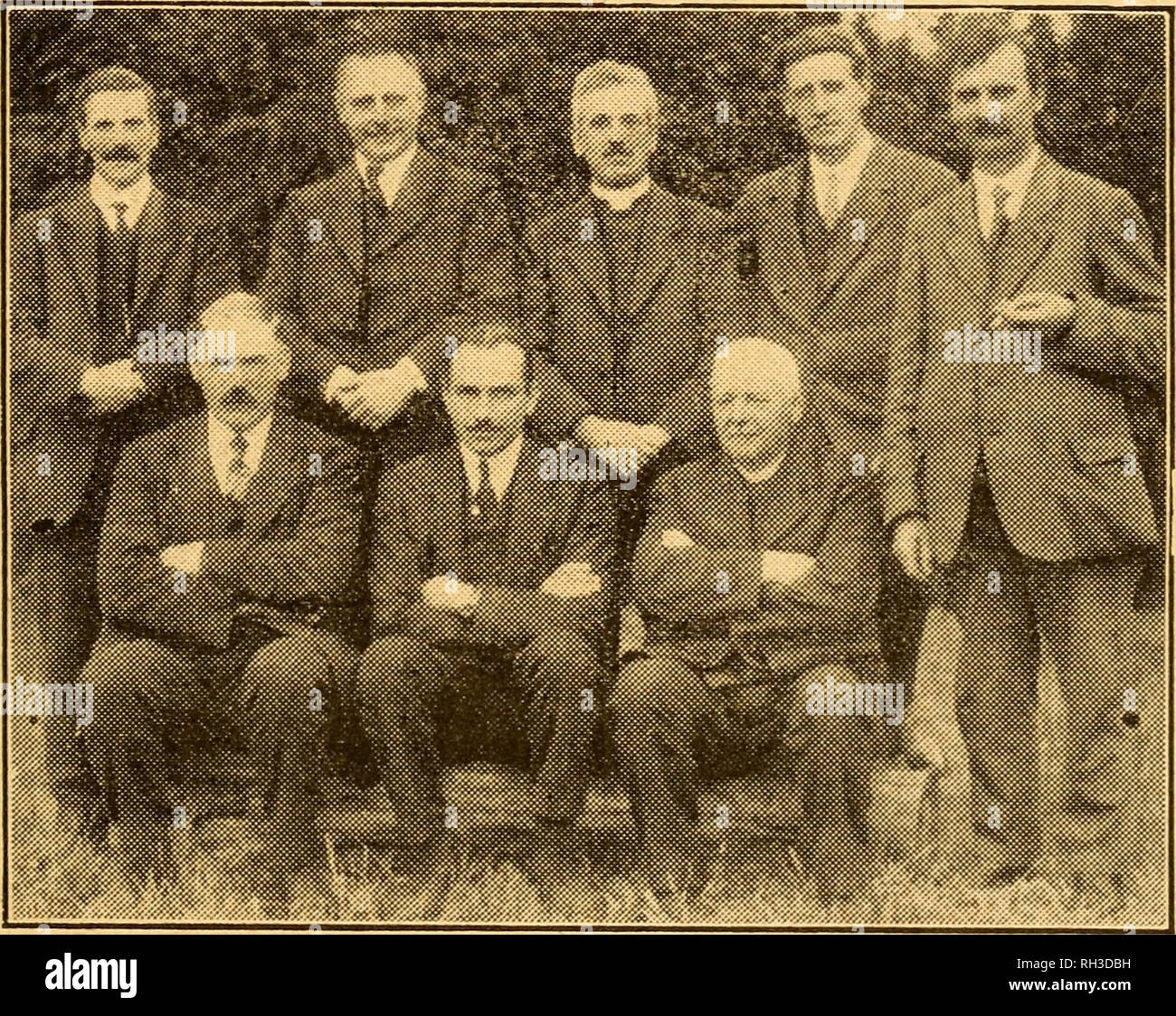 . British bee journal &amp; bee-keepers adviser. Bees. Sept. 15, 1921. THE BRITISH BEE JOURNAL. 429 the most perfectly finished I ever had, and were pure sainfoin honey. I remember tak- ing first prize with them at a local show. This was in the same county as Mr. Han- oox, and not far from the blanket town. Query.—Would Mr. Kettle or any other reader inform me where I can get autumn fruiting raspberry-canes. The nursery lists I have by me do not give them.—D. J. Hem- ming, Appleton, Cheshire, August 26, 1921. The July Staffordshire Conference. The Conference, which was exceptionally well atten Stock Photo