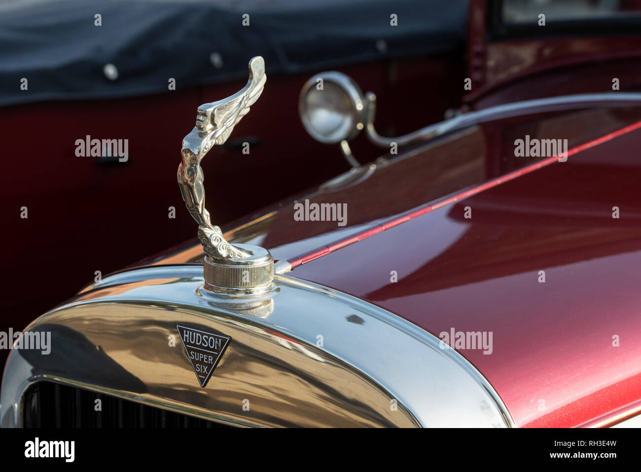 Vintage car radiator cap hi-res stock photography and images - Alamy