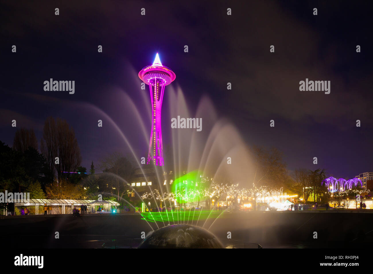 WA17059-00...WASHINGTON - The Space Needle and International Fountain in the Seattle Center on New Years Eve 2018. Stock Photo