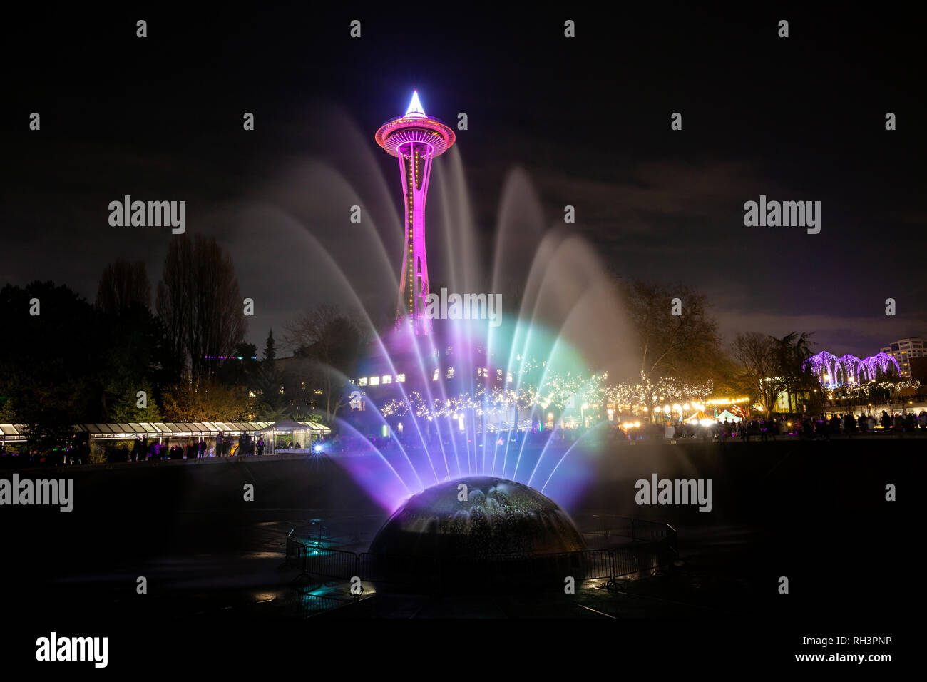 WA17060-00...WASHINGTON - The Space Needle and the International Fountain in the Seattle Center. Stock Photo