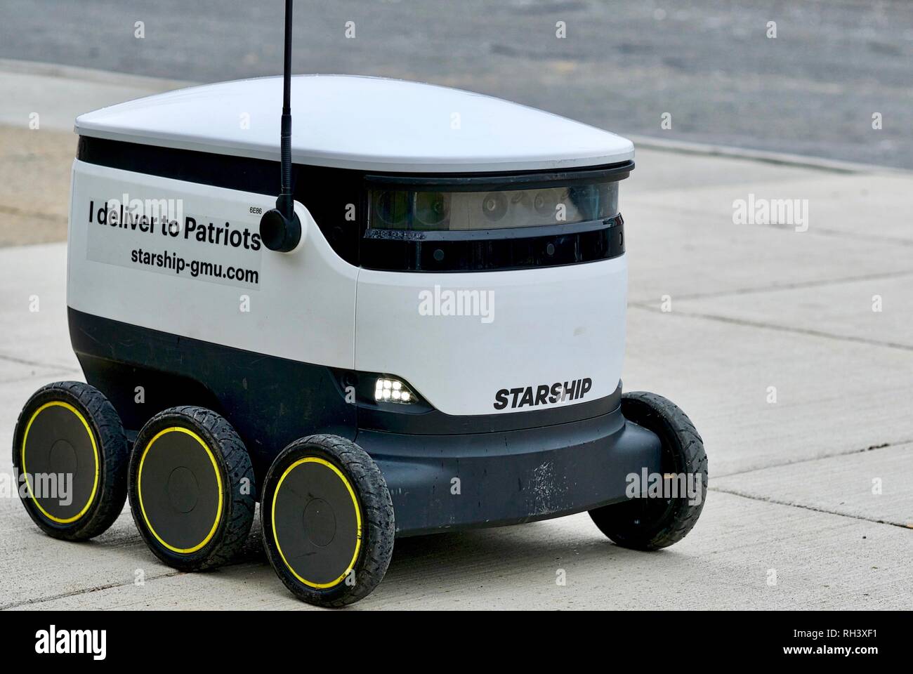 Fairfax, Virginia, USA - January 29, 2019: An autonomous food delivery robot  travels enroute to a customer on George Mason University's main campus  Stock Photo - Alamy