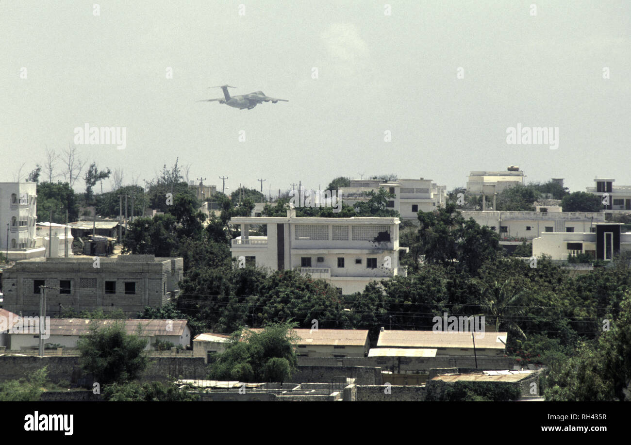 13th October 1993 An American Lockheed C5 Galaxy transport jet of Air Mobility Command departs Mogadishu, Somalia. Stock Photo