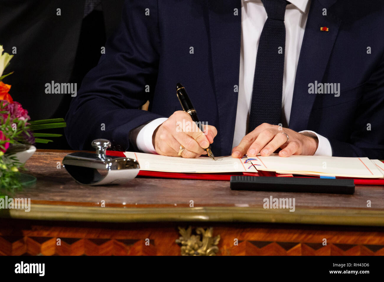 Emmanuel Macron bei der Erneuerung des deutsch-französischen Freundschaftsvertrages im Rathaus. Aachen, 22.01.2019 Stock Photo