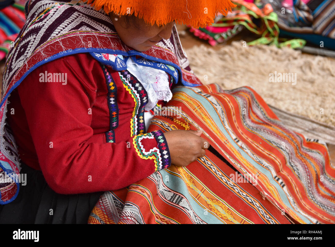 Peru indigenous craft hires stock photography and images Alamy