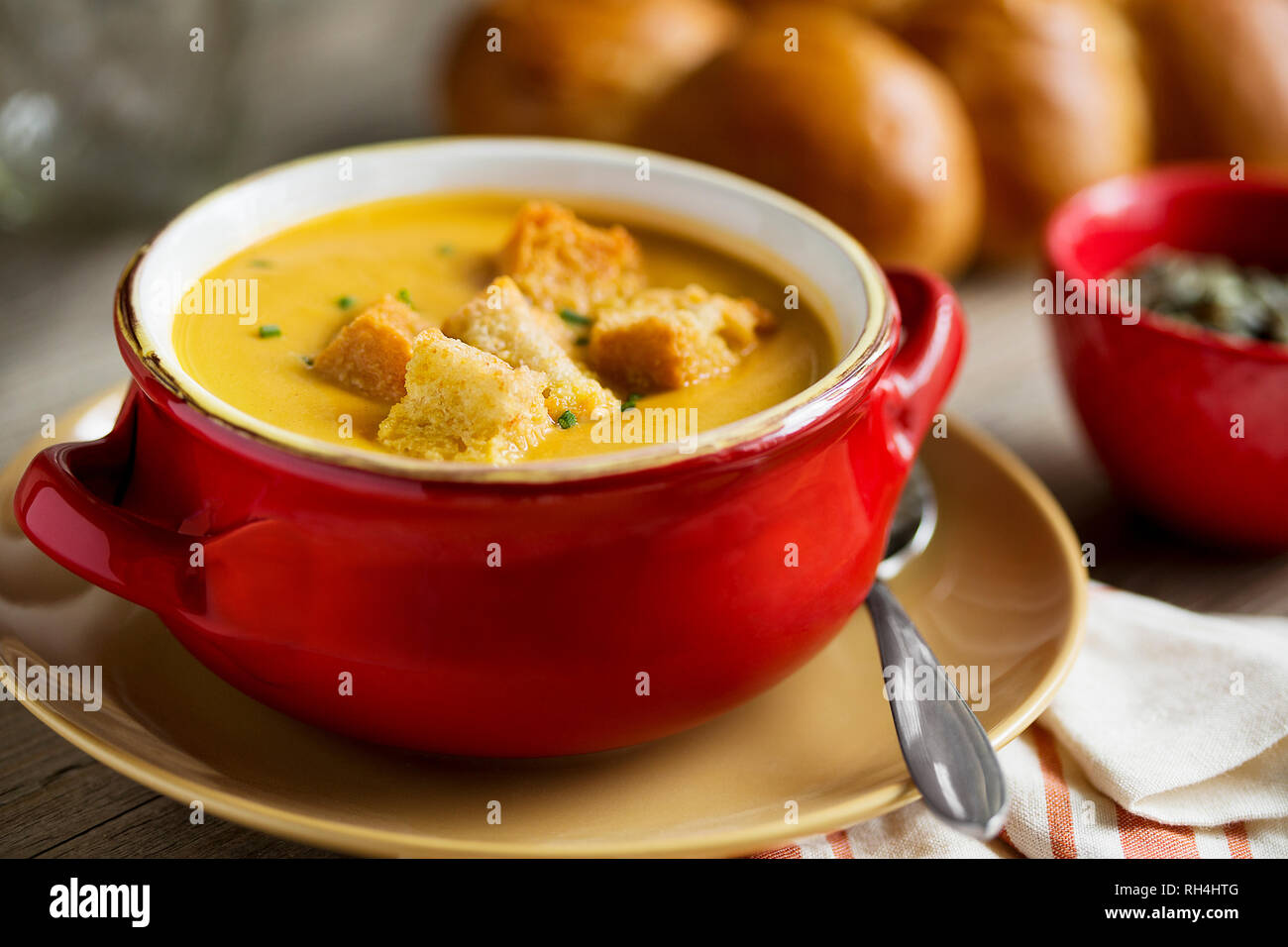 How to make butternut squash soup hires stock photography and images