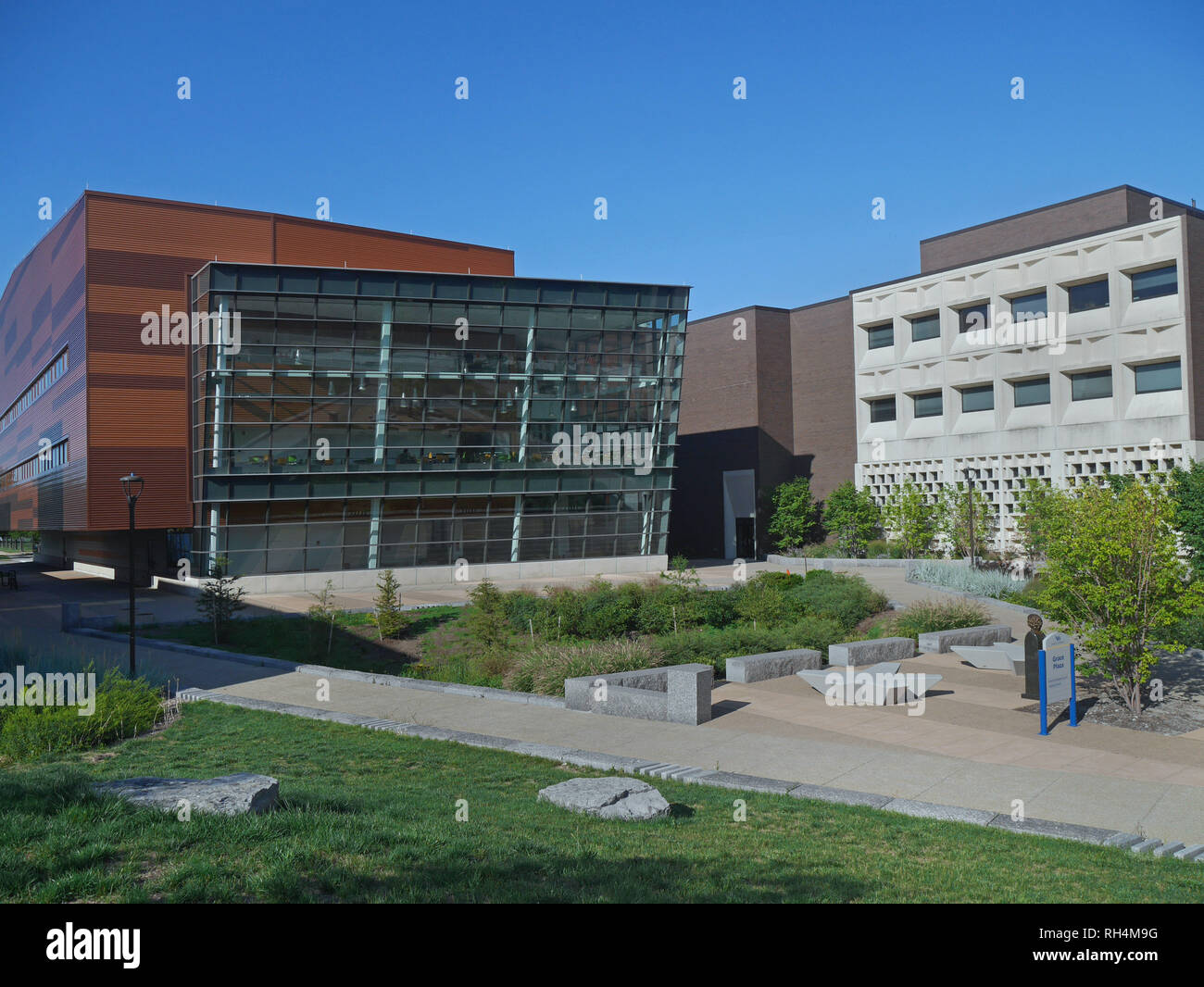BUFFALO, USA - AUGUST 2016: The State University of York, Buffalo campus, has been enlarged with numerous modern buildings to the sciences Stock Photo - Alamy