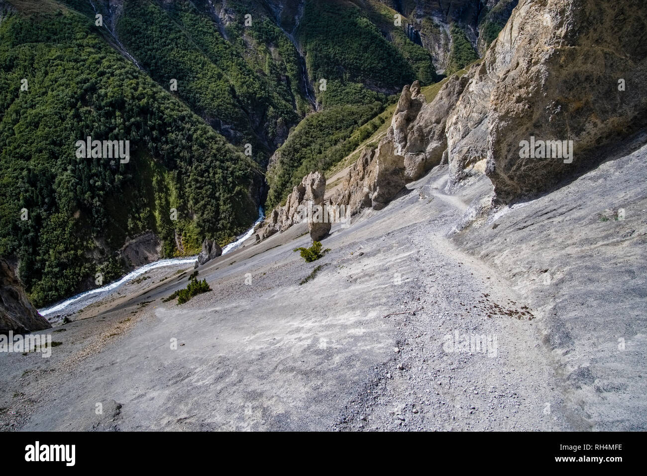 Trail leading to Tilicho Base Camp, crossing very steep and dangerous