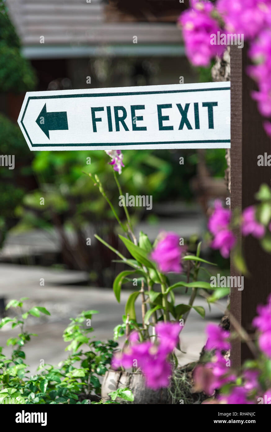 Fire exit label hi-res stock photography and images - Alamy