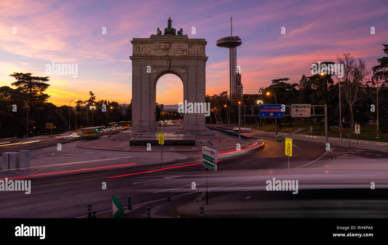 Sunset of the iconic Moncloa Arch and Faro de Moncloa in Madrid Stock ...