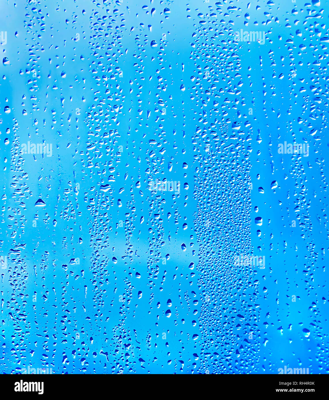 Drop into glass hi-res stock photography and images - Alamy
