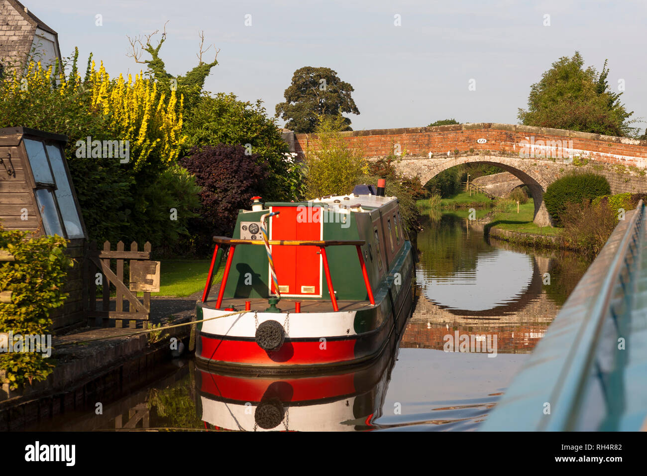 Approaching Peters Bridge and Frankton Junction at Lower Frankton, Llangollen Canal, Shropshire, England Stock Photo