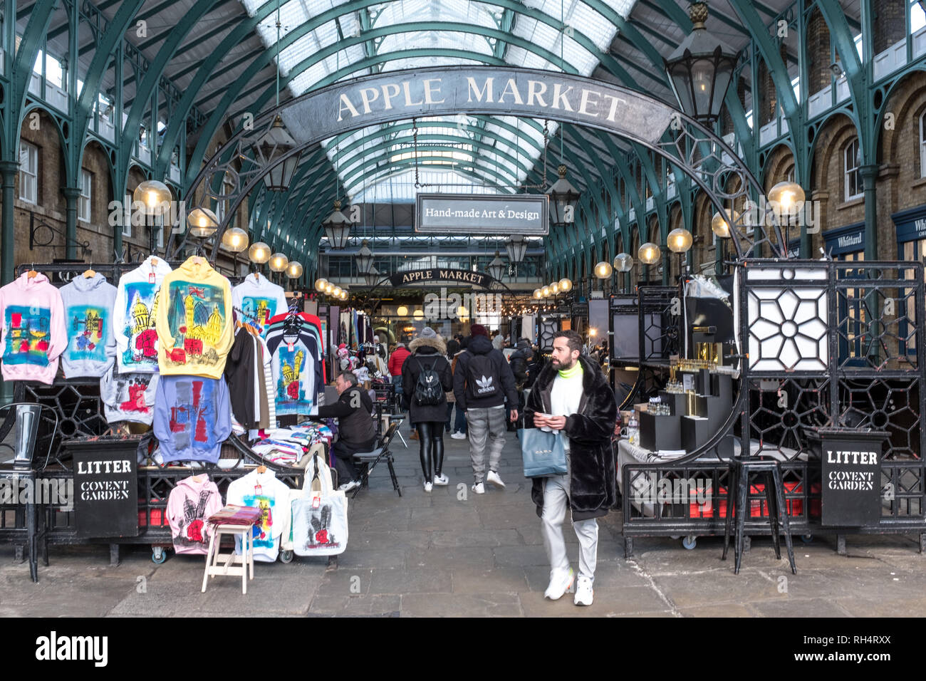 Shopping at Apple Market, Covent Garden, London, UK Stock Photo