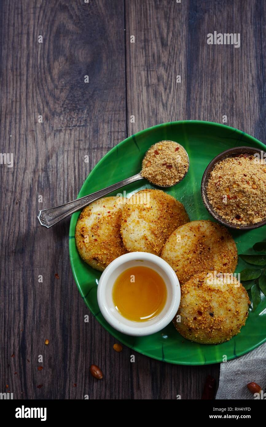 Podi Idlis South Indian breakfast overhead view Stock Photo Alamy