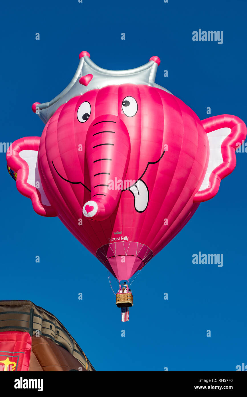 Pink elephant hot air balloon hi-res stock photography and images - Alamy