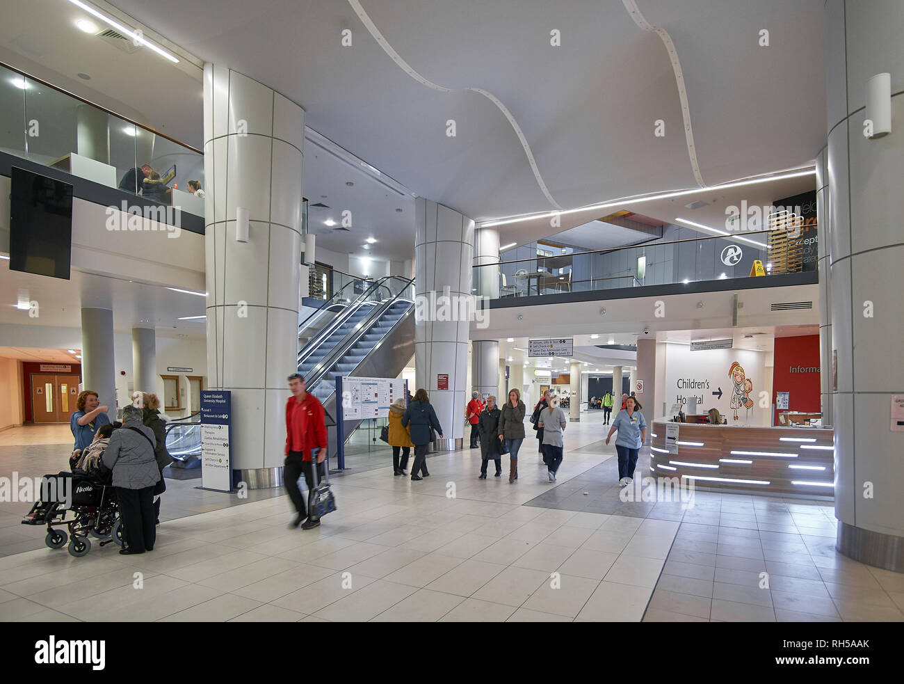 Main hall at the entrance to the Queen Elizabeth University Hospital in Glasgow Stock Photo