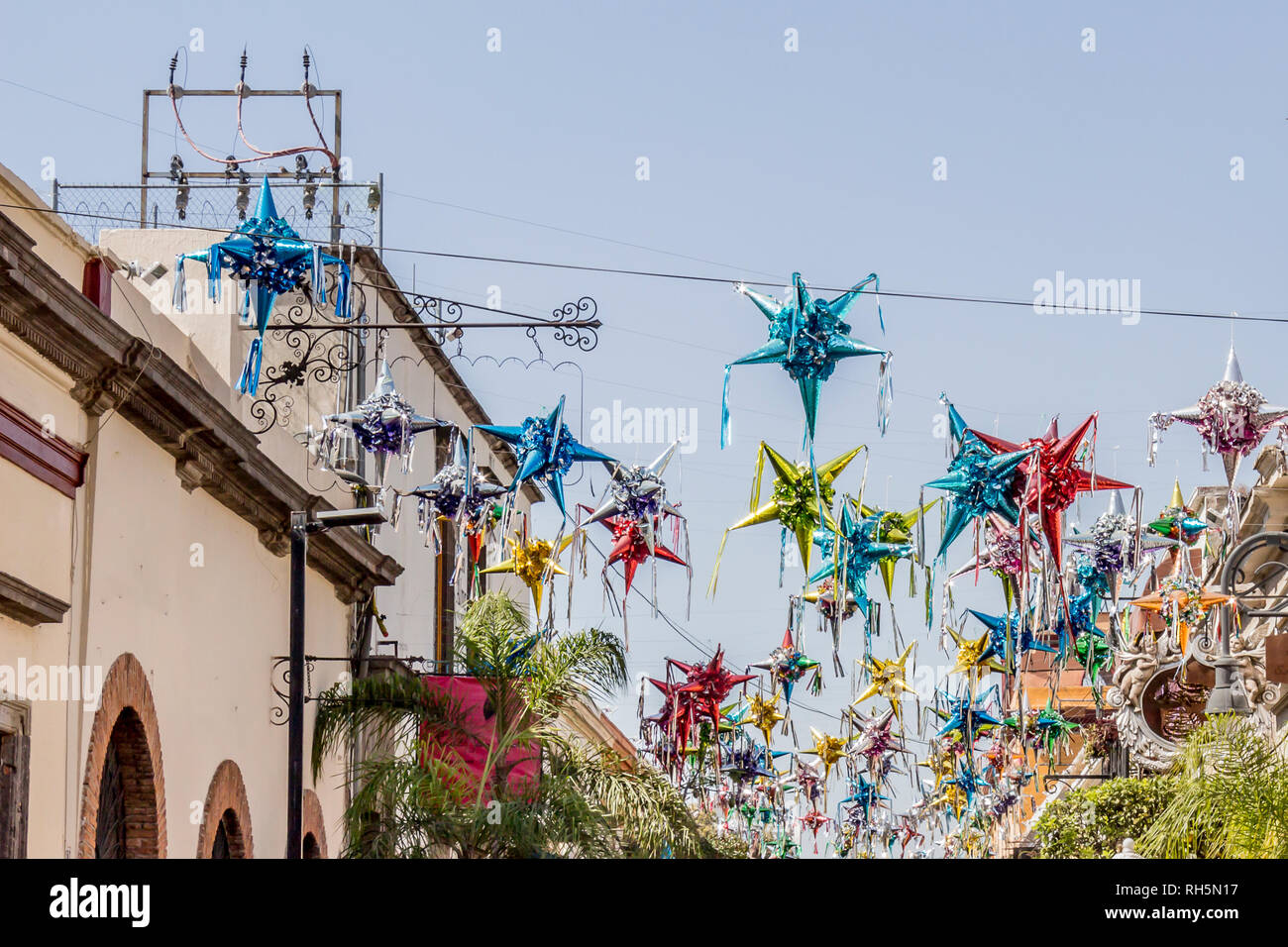 Pinatas mexico christmas hires stock photography and images Alamy