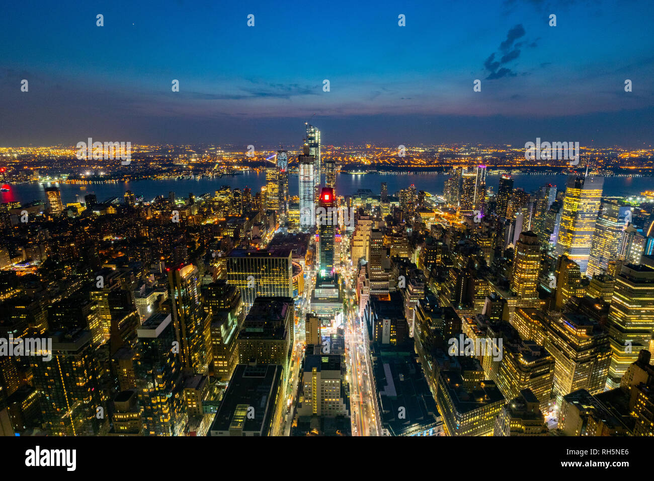 A view of Manhattan during the sunset - New York Stock Photo