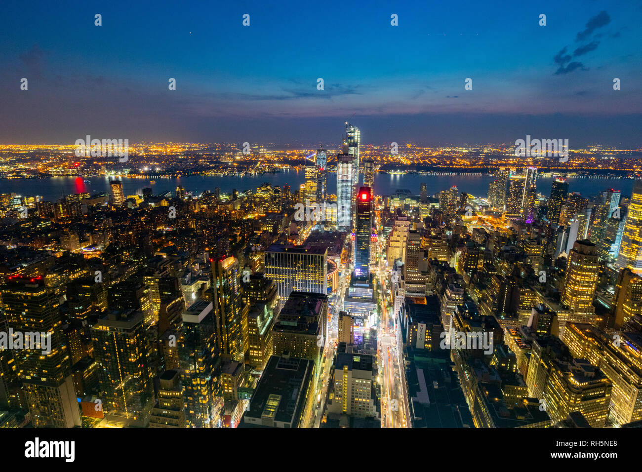 A view of Manhattan during the sunset - New York Stock Photo