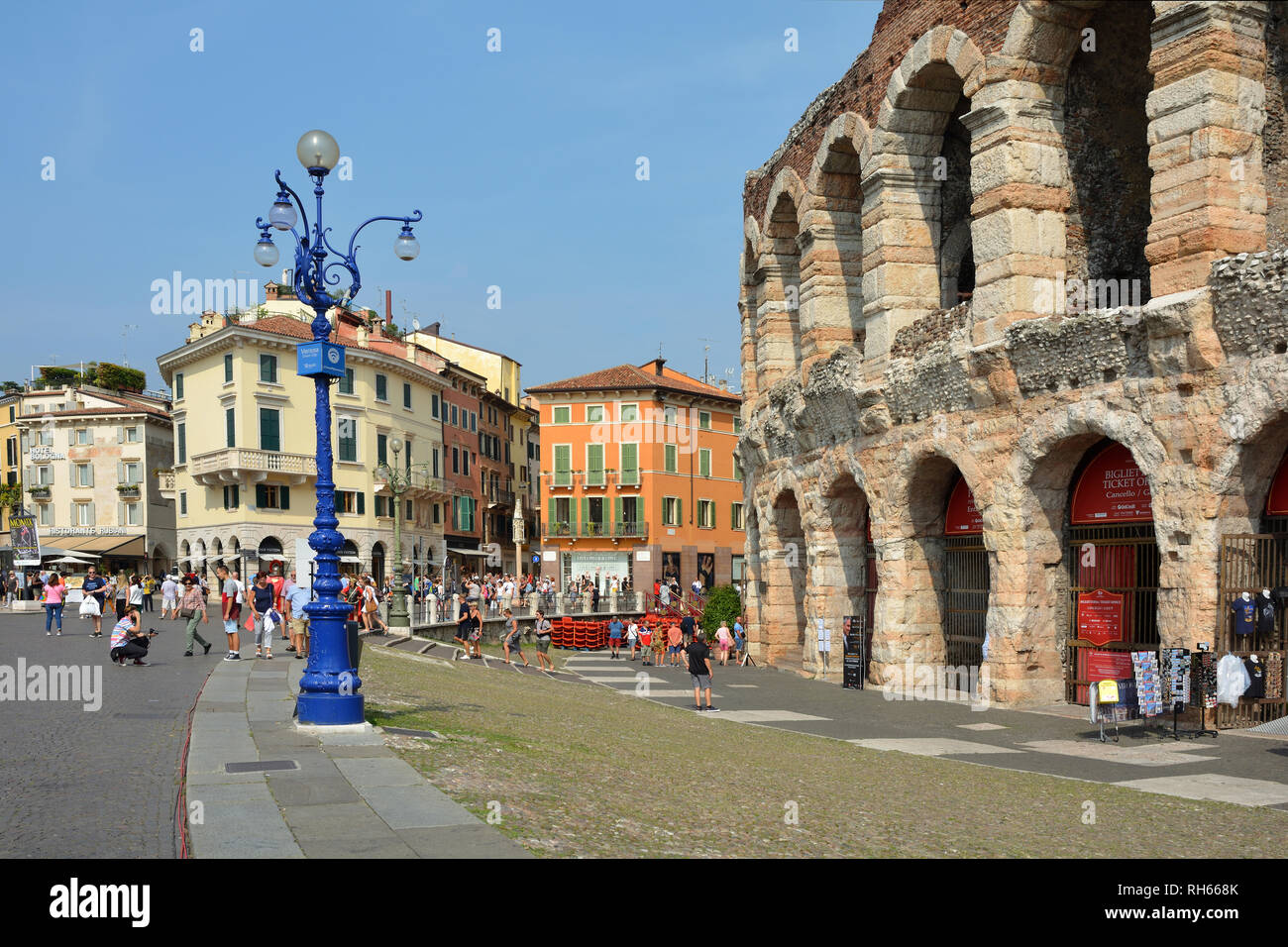 roman-amphitheatre-arena-di-verona-at-the-piazza-bra-square-in-the