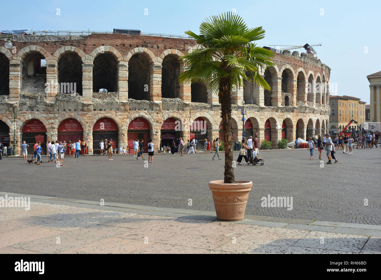 roman-amphitheatre-arena-di-verona-at-the-piazza-bra-square-in-the