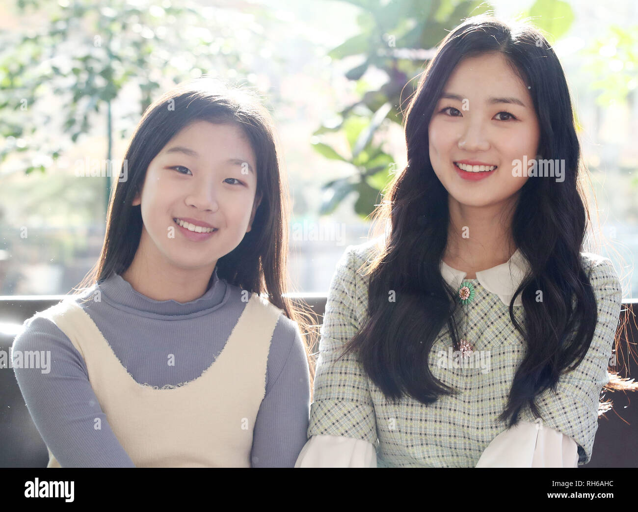 01st Feb 2019 S Korean Actresses Kim Hye Yoon And Lee Ji Won South Korean Actresses Kim Hye Yoon R And Lee Ji Won Who Star In The Drama Sky Castle Pose For A Photo Before