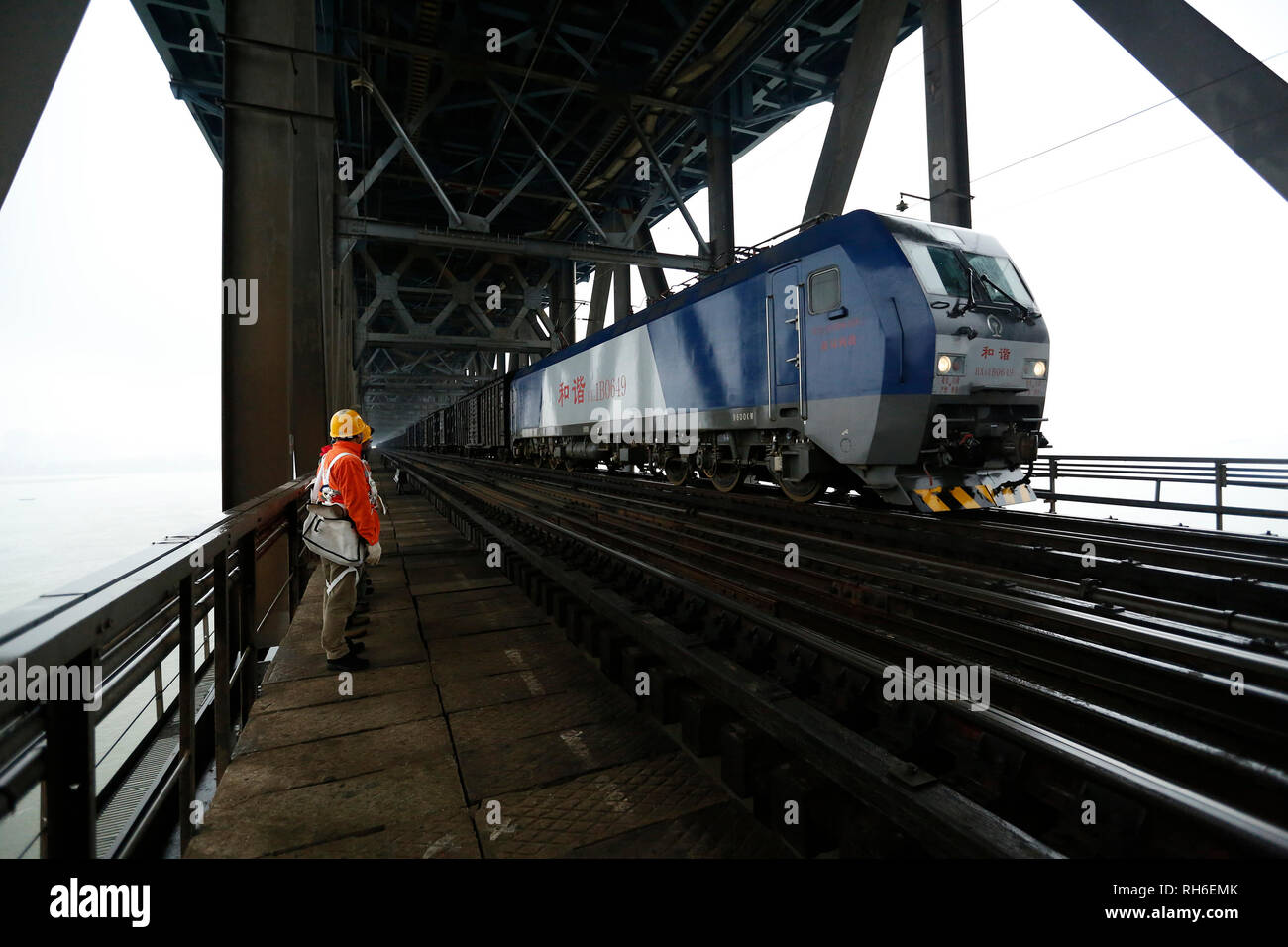 Jiujiang yangtze river bridge hires stock photography and images Alamy