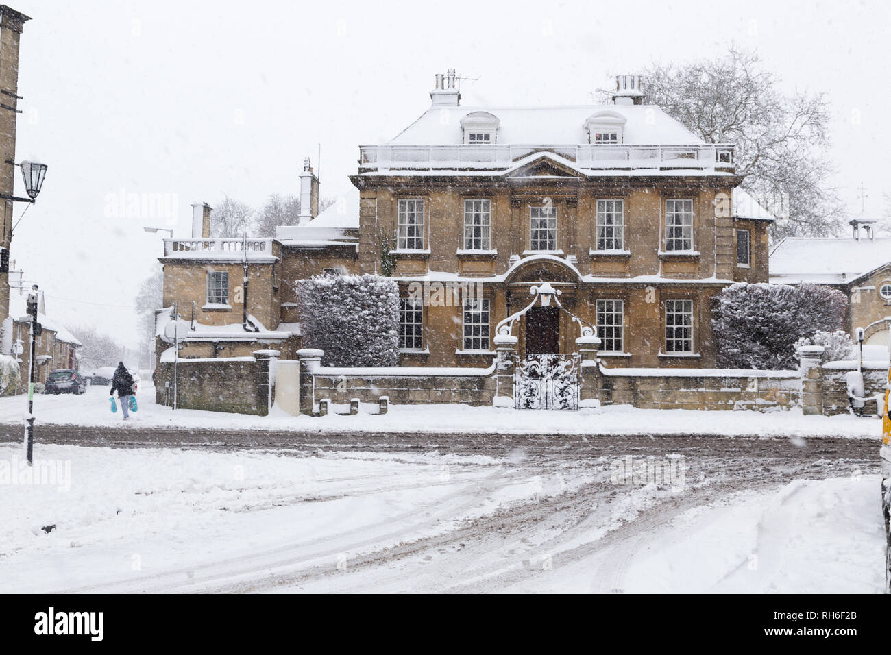 Corsham, Wiltshire, UK. 1st February, 2019. Heavy snowfall blankets the ancient town centre, home to the TV series Poldark and now a wintery scene which was forecast, though arrived late and much heavier than earlier predictions. Local residents brave the cold conditions as heavy snowfall continues to accumulate   throughout the day - with revised forecasts reporting sustained snow until 6pm this evening. The roads   are empty of cars, many schools and business remain closed whilst the wintery weather continues it's icy   grip in Wiltshire. Credit: Wayne Farrell/Alamy Live News Stock Photo