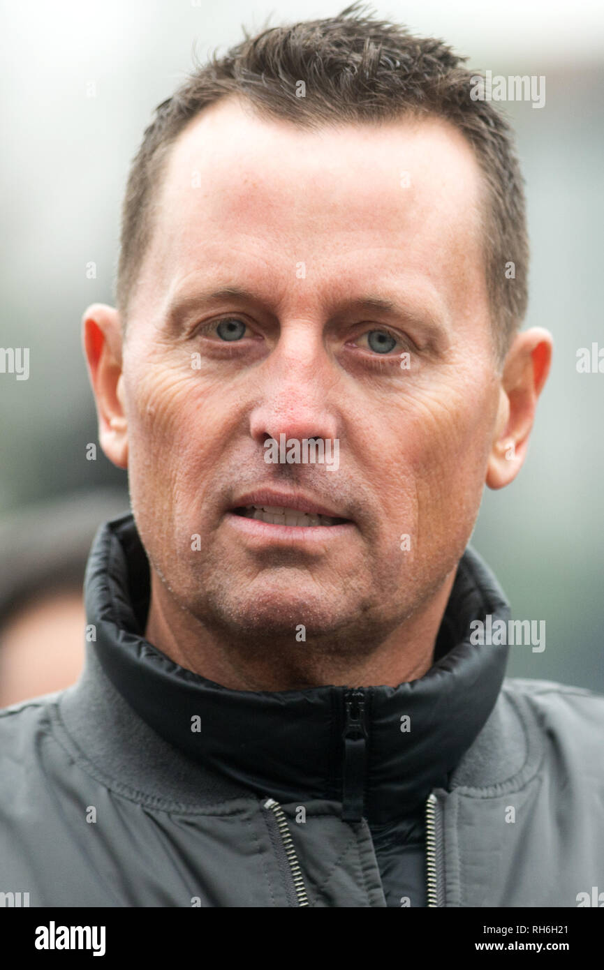 Burg, Germany. 01st Feb, 2019. US Ambassador Richard Grenell (M) speaks  with soldiers of the US Army in the Clausewitz barracks. The reason for the  visit is the current US relocation operation 