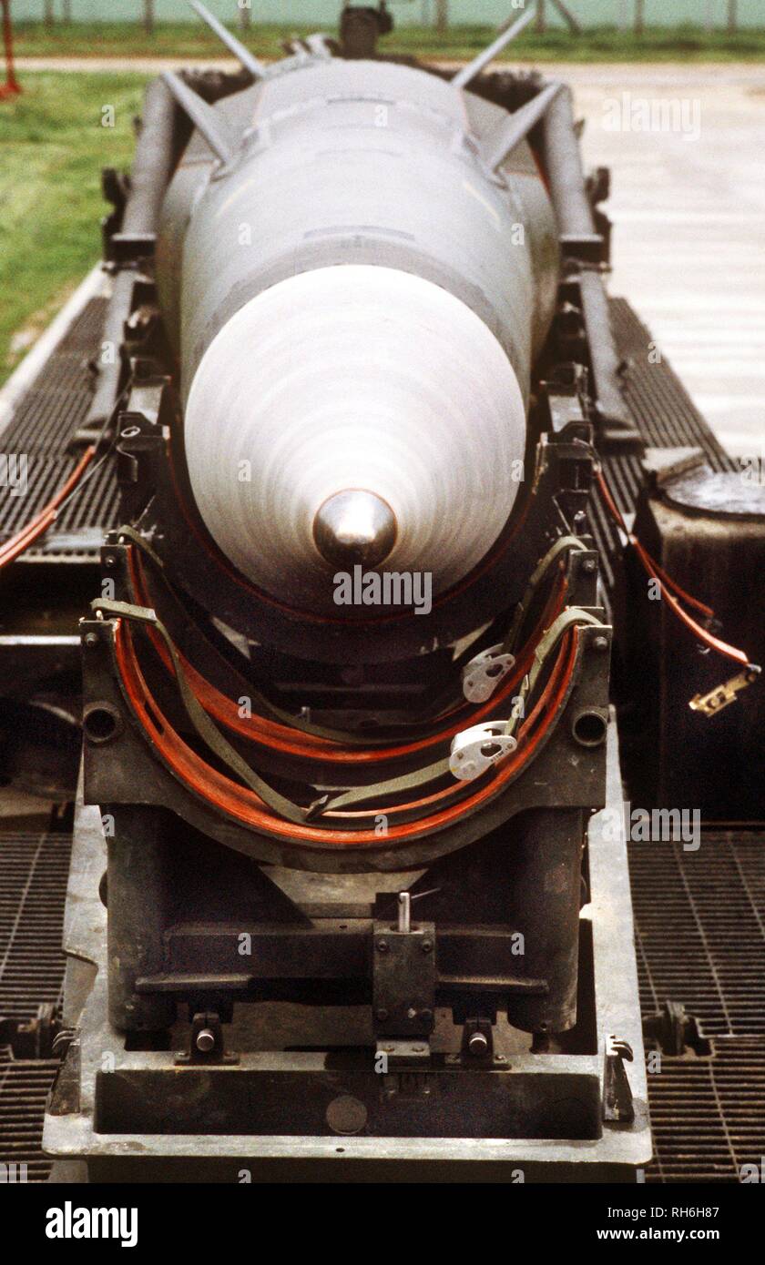 A Pershing II rocket in the US nuclear missile depot in the Swabian Mutlangen, taken on 18.5.1987. The atomic warhead is a dummy. | usage worldwide Stock Photo