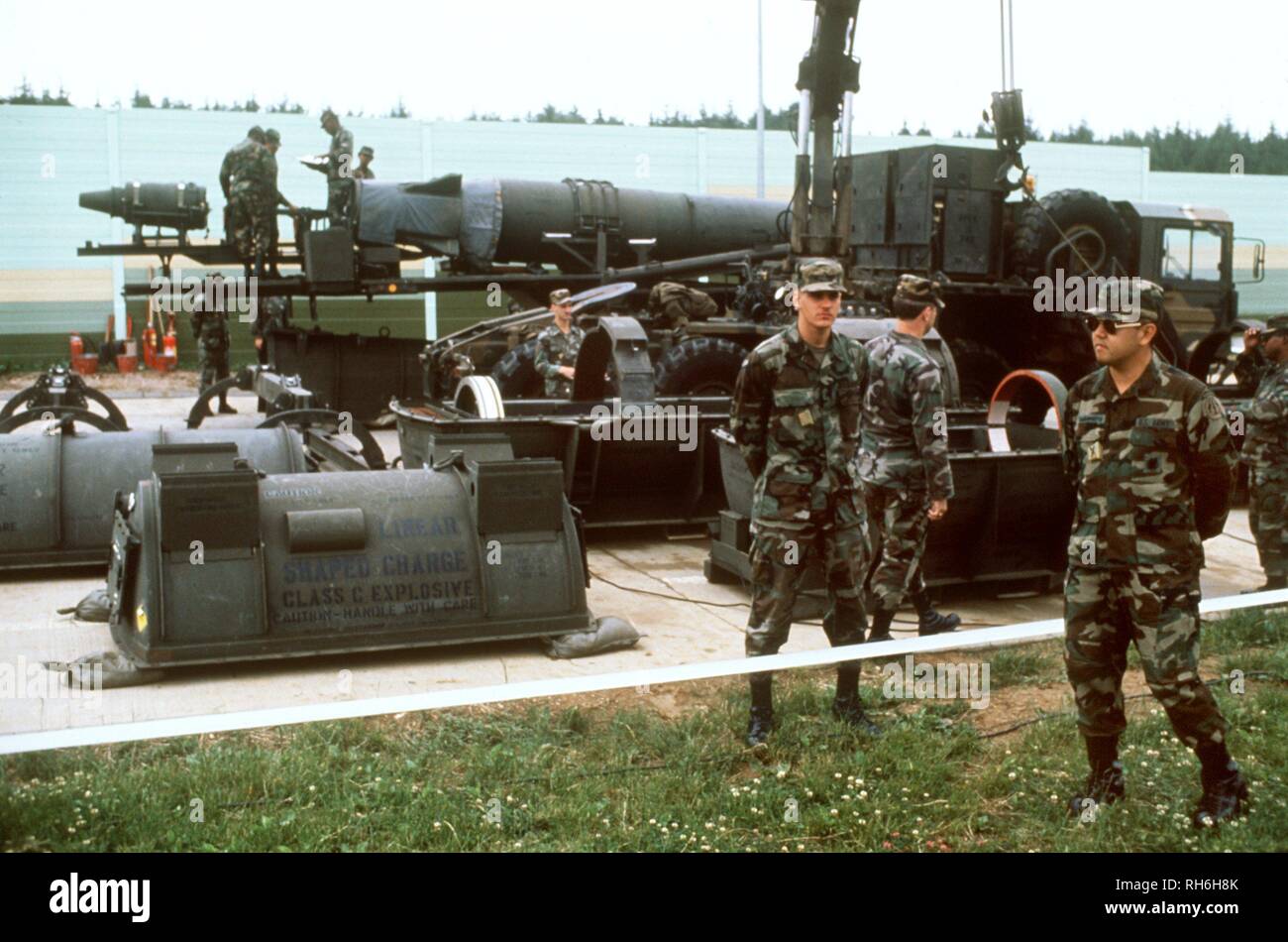 US soldiers in front of a Pershing II rocket in the Swabian Mutlangen. The US Armed Forces opened the American nuclear missile depot in Mutlangen for the international press for the first time on 8 June 1988. A few weeks before the departure of the atomic missile strike rockets from the Federal Republic of Germany, around 200 journalists were guided through the secured area. In addition to the inspection of a Pershing II rocket was also demonstrated how the rockets are to be dismantled and destroyed after their removal to the United States. The disarmament takes place within the framework of t Stock Photo