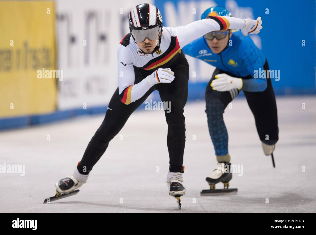 01 February 2019, Saxony, Dresden: Shorttrack: World Cup, preliminary, 500 meter men in the EnergieVerbund Arena. Florian Becker from Germany on the track. Photo: Sebastian Kahnert/dpa-Zentralbild/dpa Stock Photo