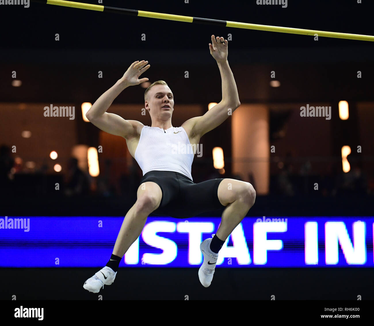 01 February 2019, Berlin: ISTAF Indoor, pole vault, men, in the Mercedes-Benz Arena: Sam Kendricks (USA) at his first jump. Photo: Soeren Stache/dpa Stock Photo