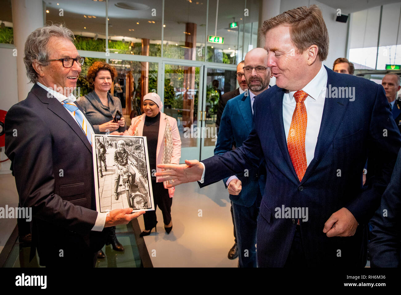 Hilversum, Netherlands. 1st Feb, 2019. King Willem-Alexander receives an paparazzi picture of himself at the age of 16 from paparazzi photographer Leo Vogelzang during the award ceremony of the Zilveren Camera for the best photojournalist of the year in Hilversum, Netherlands, 1 February 2019. Winner of the award is Cynthia Boll for her photo series Sinking Cities Jakarta. Credit: Patrick van Katwijk/ |/dpa/Alamy Live News Stock Photo