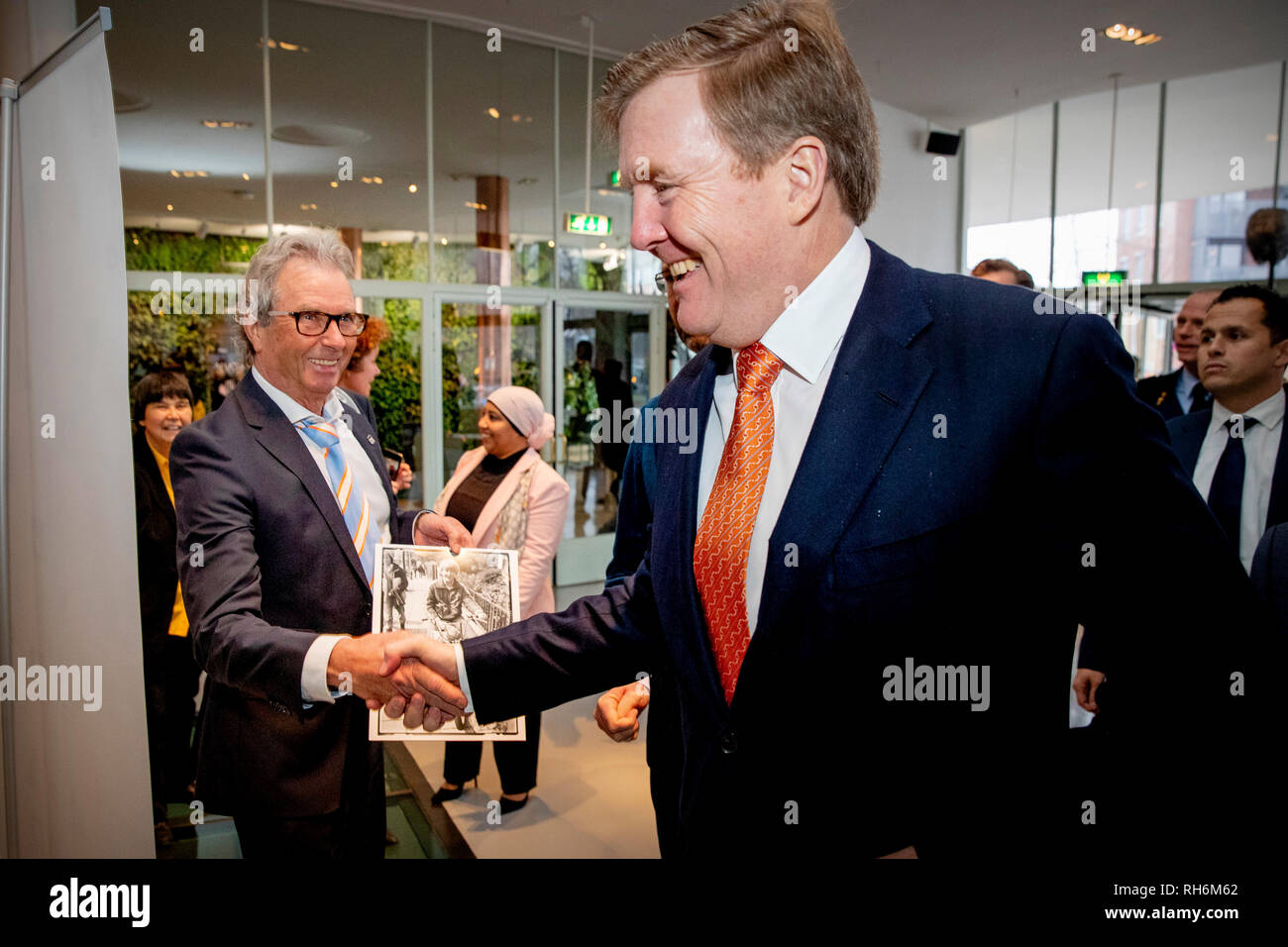 Hilversum, Netherlands. 1st Feb, 2019. King Willem-Alexander receives an paparazzi picture of himself at the age of 16 from paparazzi photographer Leo Vogelzang during the award ceremony of the Zilveren Camera for the best photojournalist of the year in Hilversum, Netherlands, 1 February 2019. Winner of the award is Cynthia Boll for her photo series Sinking Cities Jakarta. Credit: Patrick van Katwijk/ |/dpa/Alamy Live News Stock Photo