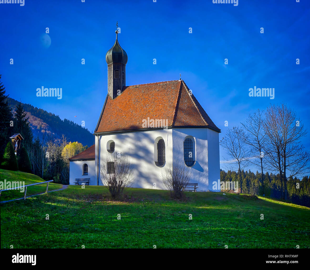 DE - BAVARIA: The historic Pestkapelle in rememberance of the plague during 1634/35 at Wackersberg near Bad Toelz Stock Photo