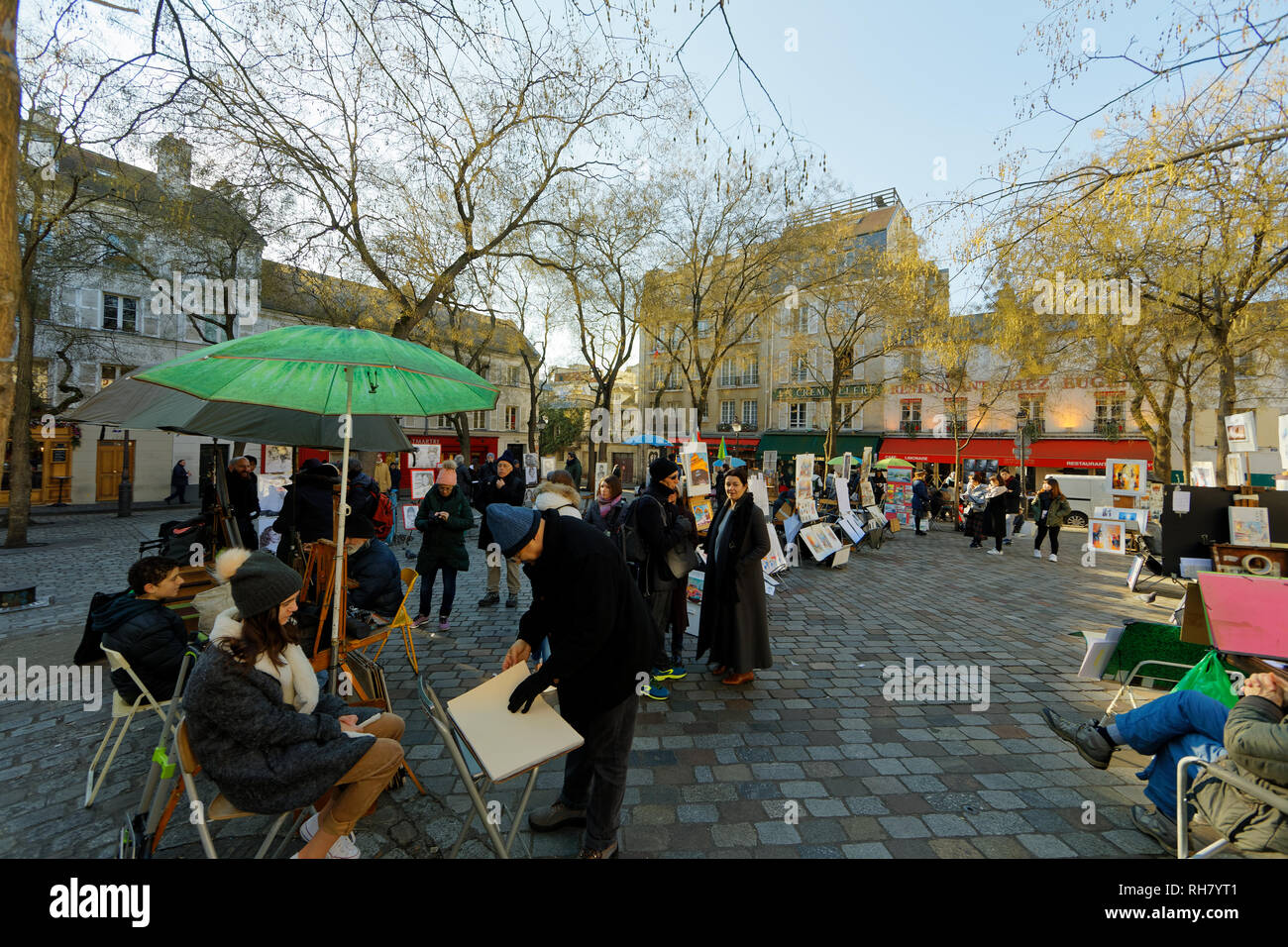 29 Jan 19 Paris France Painters In Place Du Tertre Square In Montmartre Stock Photo Alamy