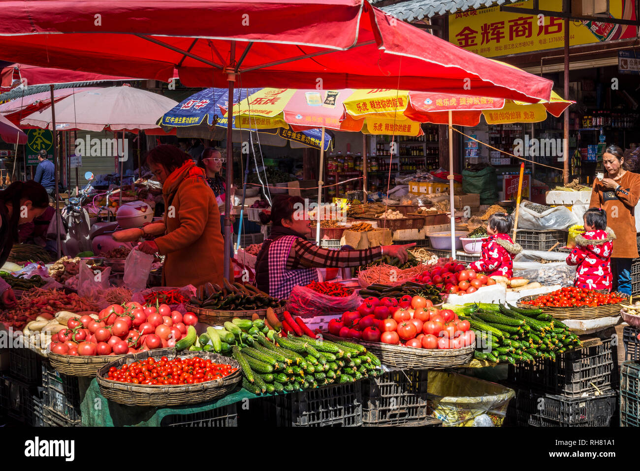 Zhongyi market lijiang hi-res stock photography and images - Alamy