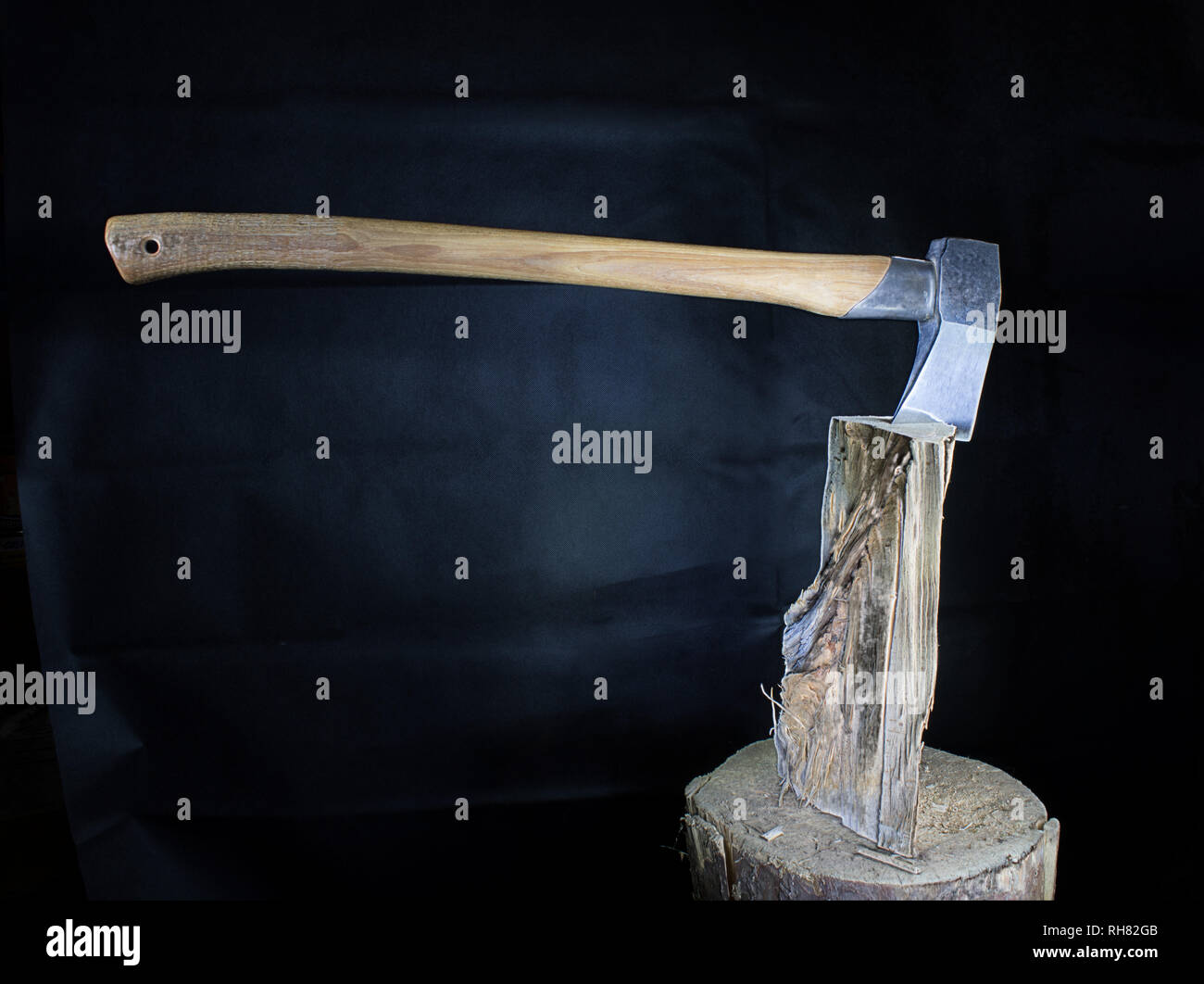 Chopping wood hires stock photography and images Alamy